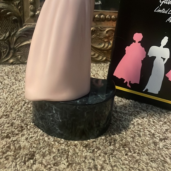 Barbie Porcelain musical figurine - Enchanted Evening 1960 Limited Edition  1993 - Picture 9 of 17